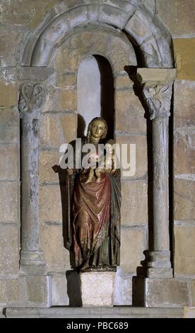 VIRGEN CON NIÑO PROCEDENTE DEL RETABLO MAYOR - SIGLO XVII. Lage: MONASTERIO DE SAN SALVADOR, LEYRE, Navarra, Spanien. Stockfoto