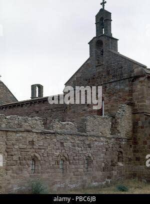 Exterieur - SEITLICHE DE LA IGLESIA - ESPADAÑA -. Lage: MONASTERIO DE SANTA MARIA, BUGEDO, Burgos, Spanien. Stockfoto