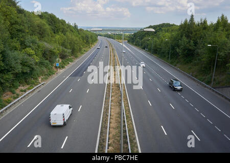 Ein Blick auf die Autobahn M20 in Kent, Großbritannien Stockfoto