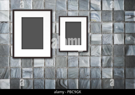 Leeren Bilderrahmen auf Fliesen Mosaik Wand Stockfoto