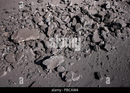 Kohle-Mineral schwarzer Kubus Stein Hintergrund Stockfoto