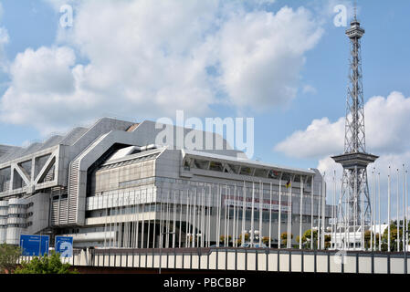 ICC und Funkturm in Berlin. Stockfoto