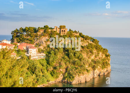 Blick auf die historische Burg von Parga, Griechenland. Auf einem Hügel mit Blick auf die Stadt. Stockfoto