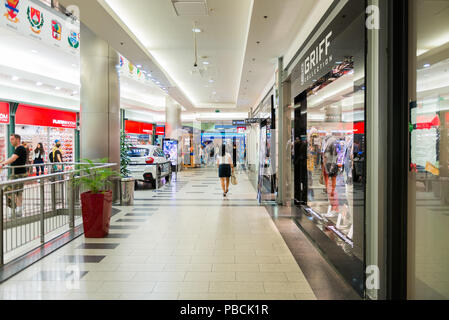 BUDAPEST, Ungarn - 27.August 2014: West End City Center, ein Einkaufszentrum in Budapest, Ungarn. Es ist die ehemals größte Mall in Mitteleuropa und es Stockfoto