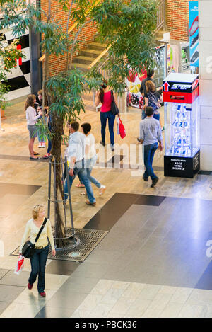 BUDAPEST, Ungarn - 27.August 2014: West End City Center, ein Einkaufszentrum in Budapest, Ungarn. Es ist die ehemals größte Mall in Mitteleuropa und es Stockfoto