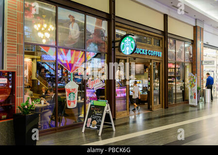 BUDAPEST, Ungarn - 27.August 2014: West End City Center, ein Einkaufszentrum in Budapest, Ungarn. Es ist die ehemals größte Mall in Mitteleuropa und es Stockfoto