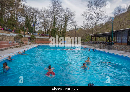 Pozar und Pozar Bäder am Fuße des Kaimaktsalan ist es ein Ziel in Pella in Mazedonien und bekannt als natürliche Pozar Thermalbäder Stockfoto