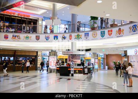 BUDAPEST, Ungarn - 27.August 2014: West End City Center, ein Einkaufszentrum in Budapest, Ungarn. Es ist die ehemals größte Mall in Mitteleuropa und es Stockfoto