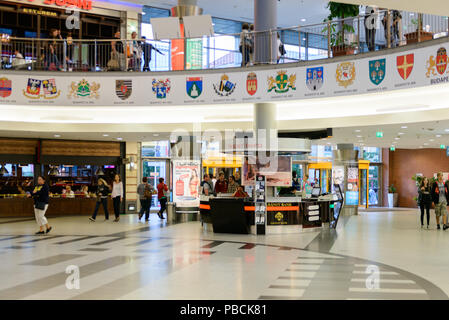 BUDAPEST, Ungarn - 27.August 2014: West End City Center, ein Einkaufszentrum in Budapest, Ungarn. Es ist die ehemals größte Mall in Mitteleuropa und es Stockfoto