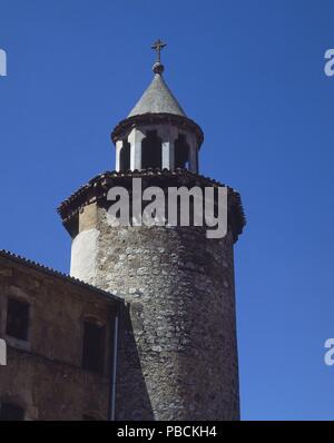 TORRE DE LOS CONDES DE BARCINA O TORREON DEL RELOJ - TORREONES PERTENECIENTES LA ANTIGUA MURALLA MITTELALTERLICHE. Lage: MONASTERIO DE SAN SALVADOR, ONA, Burgos, Spanien. Stockfoto