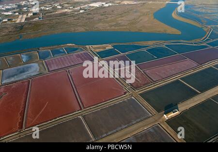 Luftaufnahme der Saline und Fluss Guadalete, El Puerto de Santa Maria Provinz Cadiz, Andalusien, Spanien, Europa. Stockfoto