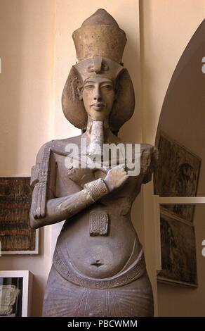 Statue von Pharao Echnaton des 14. Jahrhunderts v. Chr., Museum ägyptischer Altertümer, Kairo, Ägypten, Afrika. Stockfoto