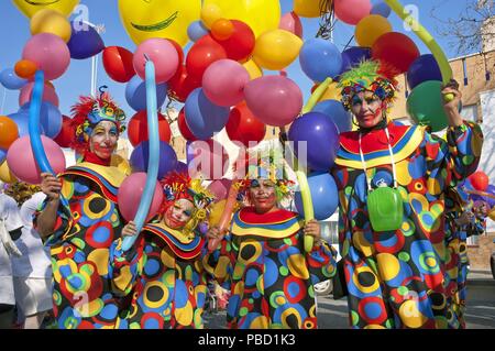 Karneval, verkleidet als Clown, Isla Cristina, Provinz Huelva, Andalusien, Spanien, Europa. Stockfoto