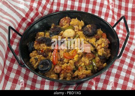 Migas Kessel, Region Andalusien, Spanien, Europa. Stockfoto