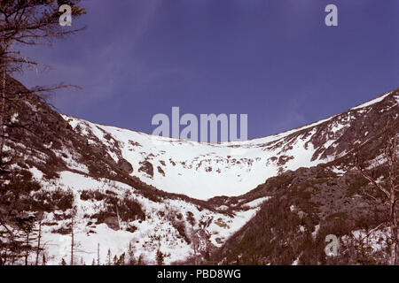 Die Schale mit der tuckerman Ravine in New-hampshire bei einem Skiurlaub in den Frühling Stockfoto