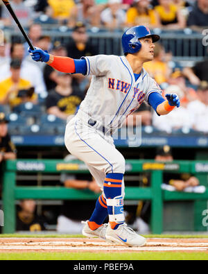 Pittsburgh, USA. 27. Juli, 2018. New York Mets linken Feldspieler Michael Conforto (30) schlägt einen 3 run Home Run im ersten Inning gegen die Pittsburgh Pirates in ihr Spiel in Pittsburgh, USA. Brent Clark/CSM/Alamy leben Nachrichten Stockfoto