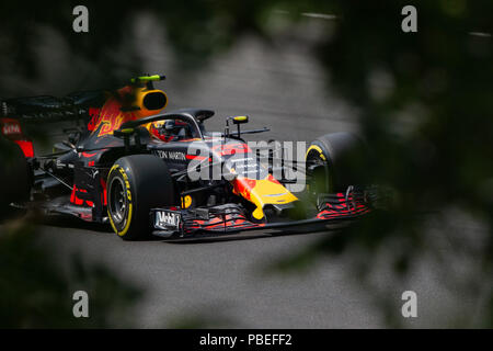 Mogyorod, Ungarn. 27. Juli, 2018. Red Bull Racing niederländische Fahrer Max Verstappen lenkt sein Auto während des zweiten Freien Training der Ungarischen Biol 1a1 Grand Prix am Hungaroring in Mogyorod, Ungarn am 27. Juli 2018. Credit: Attila Volgyi/Xinhua/Alamy leben Nachrichten Stockfoto