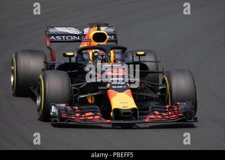 Mogyorod, Ungarn. 27. Juli, 2018. Red Bull Racing australische Fahrer Daniel Ricciardo lenkt sein Auto im ersten freien Training der Ungarischen Biol 1a1 Grand Prix am Hungaroring in Mogyorod, Ungarn am 27. Juli 2018. Credit: Attila Volgyi/Xinhua/Alamy leben Nachrichten Stockfoto