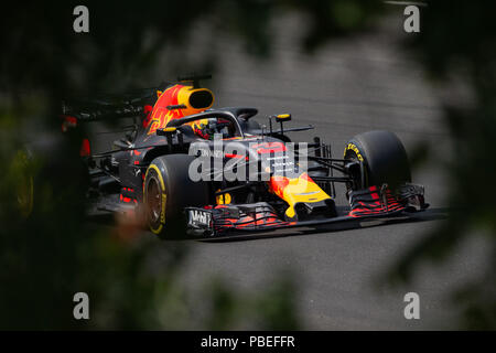 Mogyorod, Ungarn. 27. Juli, 2018. Red Bull Racing australische Fahrer Daniel Ricciardo lenkt sein Auto während des zweiten Freien Training der Ungarischen Biol 1a1 Grand Prix am Hungaroring in Mogyorod, Ungarn am 27. Juli 2018. Credit: Attila Volgyi/Xinhua/Alamy leben Nachrichten Stockfoto