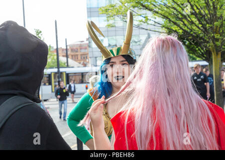 28. Juli 2018 - Unter fester Sicherheit als Reaktion auf die jüngsten Ereignisse in Manchester, Manchester Central öffnete seine Türen für die Manchester Comic. Con. Besonderes Augenmerk wurde auf die "Waffen", die die 100 Super Heroes Fans brachten einen Tag Spaß haben, einige neue Comics zu kaufen und zu sehen und haben Fotos mit Ihrem Liebling Akteure übernommen und hören ihnen zu, wie sie in einer von vielen Schritten befragt wurden. Stockfoto