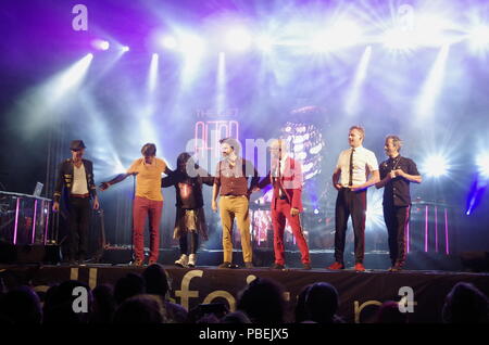 Algarve, Portugal. 27. Juli, 2018. Das Geschenk Konzert in Al-Buhera Sommer Festival 2018 in Albufeira. Credit: Angelo DeVal/Alamy leben Nachrichten Stockfoto