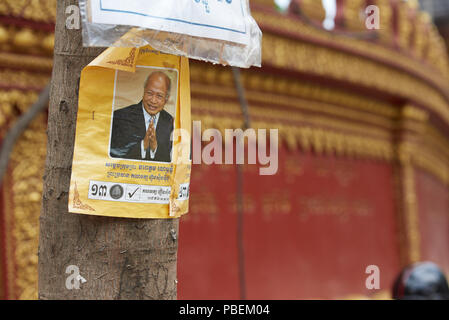 Siem Reap, Kambodscha. Samstag, 28. Juli 2018: Die KAMBODSCHANISCHEN allgemeinen Wahlkampagne Plakate in Siem Reap. Die Umfragen am Sonntag 29. Juli. Credit: Nando Machado/Alamy Live News Credit: Nando Machado/Alamy Live News Credit: Nando Machado/Alamy Live News Credit: Nando Machado/Alamy leben Nachrichten Stockfoto