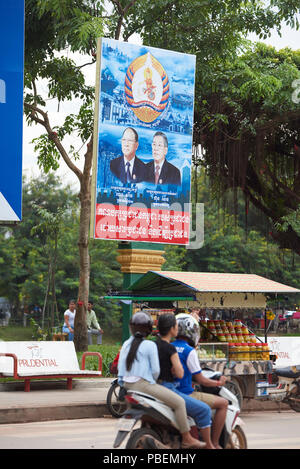 Siem Reap, Kambodscha. Samstag, 28. Juli 2018: Die KAMBODSCHANISCHEN Bundestagswahlkampf Poster mit Volkspartei Kandidaten in Siem Reap. Die Umfragen am Sonntag 29. Juli. Credit: Nando Machado/Alamy leben Nachrichten Stockfoto