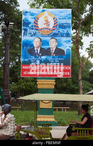 Siem Reap, Kambodscha. Samstag, 28. Juli 2018: Die KAMBODSCHANISCHEN Bundestagswahlkampf Poster mit Volkspartei Kandidaten in Siem Reap. Die Umfragen am Sonntag 29. Juli. Credit: Nando Machado/Alamy leben Nachrichten Stockfoto