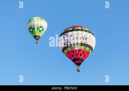 Galesburg, Illinois, USA. 26. Juli, 2018. Rund zwanzig Hot Air Balloons kam nach Galesburg, Illinois, USA für die jährliche Galesburg Ballon-wettbewerb am See Geschichte. Die Veranstaltung wurde in Galesburg seit 2000 statt. Stockfoto