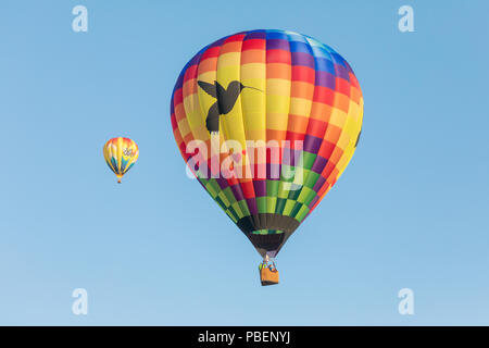 Galesburg, Illinois, USA. 26. Juli, 2018. Rund zwanzig Hot Air Balloons kam nach Galesburg, Illinois, USA für die jährliche Galesburg Ballon-wettbewerb am See Geschichte. Die Veranstaltung wurde in Galesburg seit 2000 statt. Stockfoto