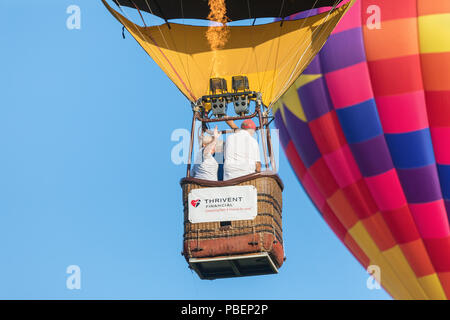 Galesburg, Illinois, USA. 26. Juli, 2018. Rund zwanzig Hot Air Balloons kam nach Galesburg, Illinois, USA für die jährliche Galesburg Ballon-wettbewerb am See Geschichte. Die Veranstaltung wurde in Galesburg seit 2000 statt. Stockfoto