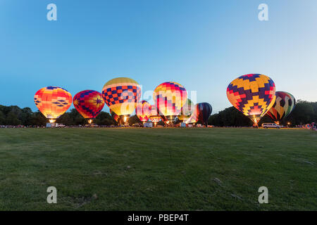 Galesburg, Illinois, USA. 26. Juli, 2018. Rund zwanzig Hot Air Balloons kam nach Galesburg, Illinois, USA für die jährliche Galesburg Ballon-wettbewerb am See Geschichte. Die Veranstaltung wurde in Galesburg seit 2000 statt. Stockfoto