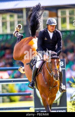 Sussex, UK. 28. Juli 2018. Longines FEI Jumping Nations Cup von Großbritannien an der BHS Royal International Horse Show. Alle England Parcours. Hickstead. Großbritannien. 28.07.2018. Credit: Sport in Bildern/Alamy leben Nachrichten Stockfoto