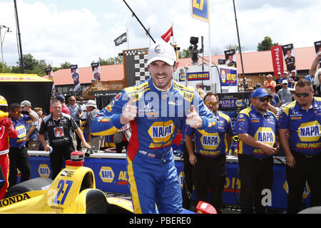 Ohio, USA. 28. Juli 2018. ALEXANDER ROSSI (27) in den Vereinigten Staaten gewinnt die Pole Award für das Honda Indy 200 in Mid-Ohio Sports Car Course in Lexington, Ohio. Credit: Justin R. Noe Asp Inc/ASP/ZUMA Draht/Alamy leben Nachrichten Stockfoto