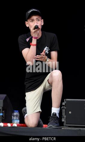 Max und Harvey Mühlen führen Sie am Lager Bestival. Credit: Finnbarr Webster/Alamy leben Nachrichten Stockfoto