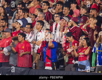 Carson, CA. 25. Juli, 2018. Manchester United Fans jubeln für Ihre Mannschaft während eines Spiels zwischen AC Mailand vs Manchester United am Mittwoch, Juli 25, 2018 an der StubHub Zentrum, Carson, CA. Manchester United besiegt AC Mailand 1-1 (9-8) Sanktionen. (Mandatory Credit: Juan Lainez/MarinMedia.org/Cal Sport Media) (Komplette Fotograf und Kreditkarte erforderlich) Credit: Csm/Alamy leben Nachrichten Stockfoto