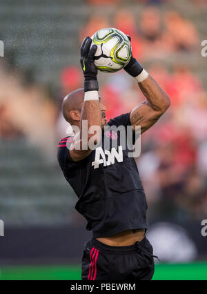 Carson, CA. 25. Juli, 2018. Manchester United goalie Lee Grant erwärmt, bevor ein Spiel zwischen AC Mailand Manchester United am Mittwoch, Juli 25, 2018 vs am StubHub Zentrum, Carson, CA. Manchester United besiegt AC Mailand 1-1 (9-8) Sanktionen. (Mandatory Credit: Juan Lainez/MarinMedia.org/Cal Sport Media) (Komplette Fotograf und Kreditkarte erforderlich) Credit: Csm/Alamy leben Nachrichten Stockfoto