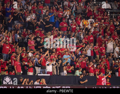 Carson, CA. 25. Juli, 2018. Manchester United Fans jubeln für Ihre Mannschaft während eines Spiels zwischen AC Mailand vs Manchester United am Mittwoch, Juli 25, 2018 an der StubHub Zentrum, Carson, CA. Manchester United besiegt AC Mailand 1-1 (9-8) Sanktionen. (Mandatory Credit: Juan Lainez/MarinMedia.org/Cal Sport Media) (Komplette Fotograf und Kreditkarte erforderlich) Credit: Csm/Alamy leben Nachrichten Stockfoto