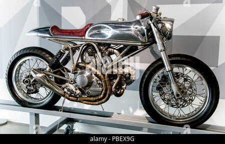 Los Angeles, Kalifornien, USA. 28. Juli 2018. 'J 63 Schwantz" entworfen und von Revival Zyklen von Austin, Texas, ist als Teil der 'Benutzerdefinierte Revolution' Ausstellung am Petersen Automotive Museum angezeigt. Die Ausstellung versammelt Werke der einflussreichsten und alternative Fahrrad Erbauer der letzten zehn Jahre an einem Ort zum ersten Mal überhaupt. Credit: Brian Cahn/ZUMA Draht/Alamy leben Nachrichten Stockfoto