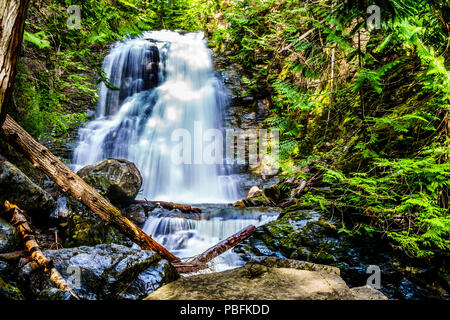 Whitecroft fällt, ein Wasserfall an McGillivray Creek und eine kurze Wanderung von Sun Peaks Road in der Nähe der Stadt Whitecroft in der Schuswaps in BC Kanada Stockfoto