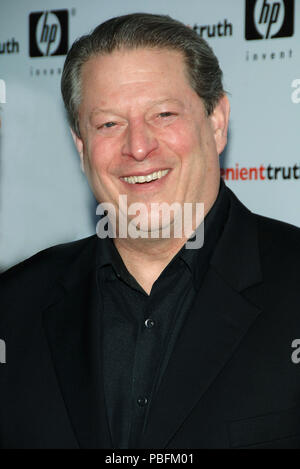 Al Gore in "Eine unbequeme Wahrheit" bei der DGA-Premiere in Los Angeles. Mai 16, 2006.01 GoreAl037 Red Carpet Event, Vertikal, USA, Filmindustrie, Prominente, Fotografie, Bestof, Kunst, Kultur und Unterhaltung, Topix Prominente Fashion/Vertikal, Besten, Event in Hollywood Leben - Kalifornien, Roter Teppich und backstage, USA, Film, Stars, Film Stars, TV Stars, Musik, Promis, Fotografie, Bestof, Kunst, Kultur und Unterhaltung, Topix, headshot, vertikal, eine Person aus dem Jahr 2006, Anfrage tsuni@Gamma-USA.com Stockfoto