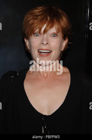 Frances Fisher eintrifft, um die Flaggen unserer Väter Premiere an der Akademie der Motion Pictures und Wissenschaften in Los Angeles. headshot Überraschung Augenkontakt 12 FisherFrances 048 Red Carpet Event, Vertikal, USA, Filmindustrie, Prominente, Fotografie, Bestof, Kunst, Kultur und Unterhaltung, Topix Prominente Fashion/Vertikal, Besten, Event in Hollywood Leben - Kalifornien, Roter Teppich und backstage, USA, Film, Stars, Film Stars, TV Stars, Musik, Promis, Fotografie, Bestof, Kunst, Kultur und Unterhaltung, Topix, headshot, vertikal, eine Person, von der das Jahr, Stockfoto
