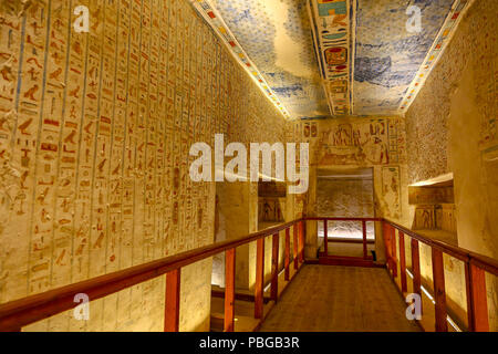 Hieroglyphen im Grab von Ramses IV oder Ramses IV (KV 2) im Tal der Könige, Theben, Luxor, Ägypten, Afrika Stockfoto