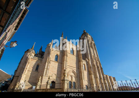 Segovia, Spanien, April 2017: im gotischen Stil Römisch-katholische Kathedrale in Segovia befindet Stockfoto