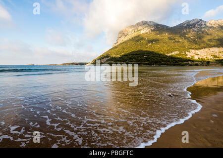 Orinon, Spanien. Die Playa de Orinon, einem Strand, der sich in dem kleinen Dorf Orinon in der Gemeinde Noja, Kantabrien Stockfoto