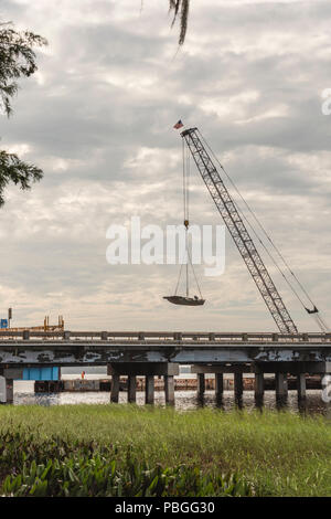 Aufbau der SR 19 Brücke am kleinen See Harris in Lake County, Florida, USA Stockfoto