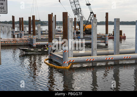 Aufbau der SR 19 Brücke am kleinen See Harris in Lake County, Florida, USA Stockfoto