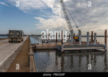 Aufbau der SR 19 Brücke am kleinen See Harris in Lake County, Florida, USA Stockfoto