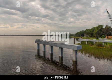 Aufbau der SR 19 Brücke am kleinen See Harris in Lake County, Florida, USA Stockfoto