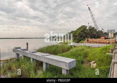 Aufbau der SR 19 Brücke am kleinen See Harris in Lake County, Florida, USA Stockfoto